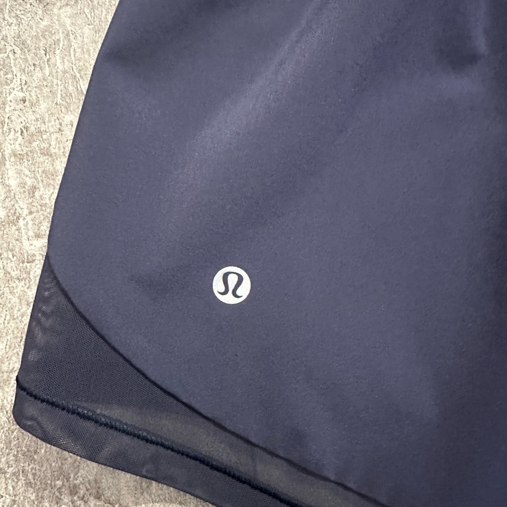 Lululemon Two With One Short Reversible 3"
Midnight Navy / Blueberry Jam Size 6 - Picture 4 of 11